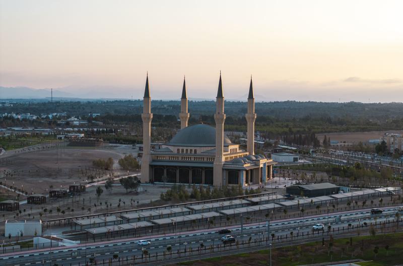 KKTC'li yazarın cami hazımsızlığı!