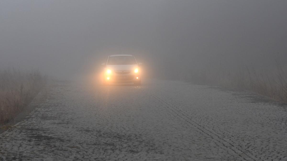 Görüş mesafesi 30 metreye kadar düştü! Kars'ın yüksekleri karla kaplandı