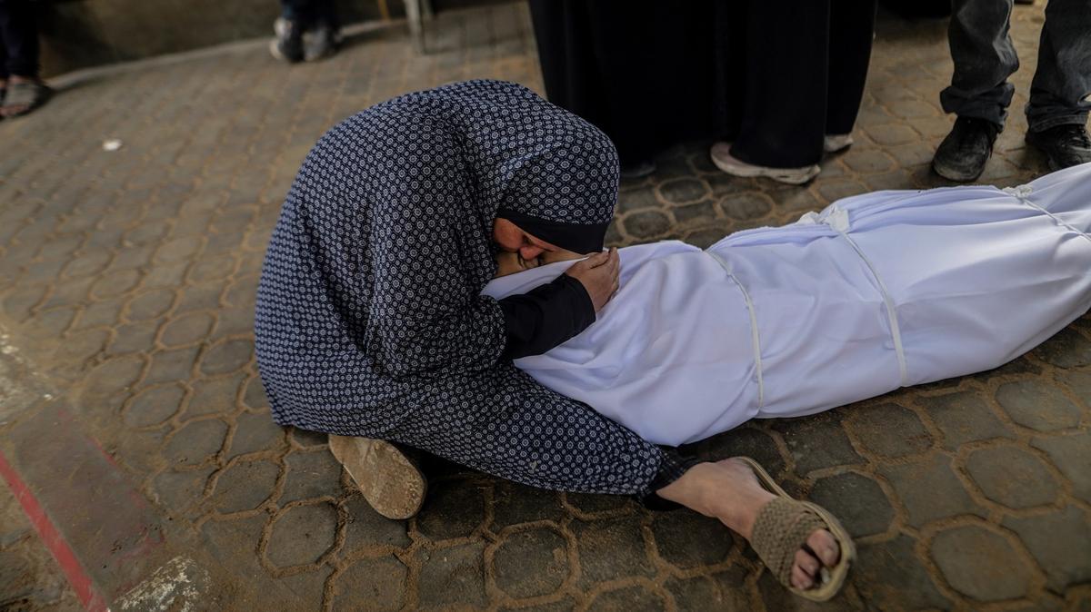 Katil İsrail ateşkese rağmen Gazze'yi bombaladı: Onlarca Filistinli şehit oldu