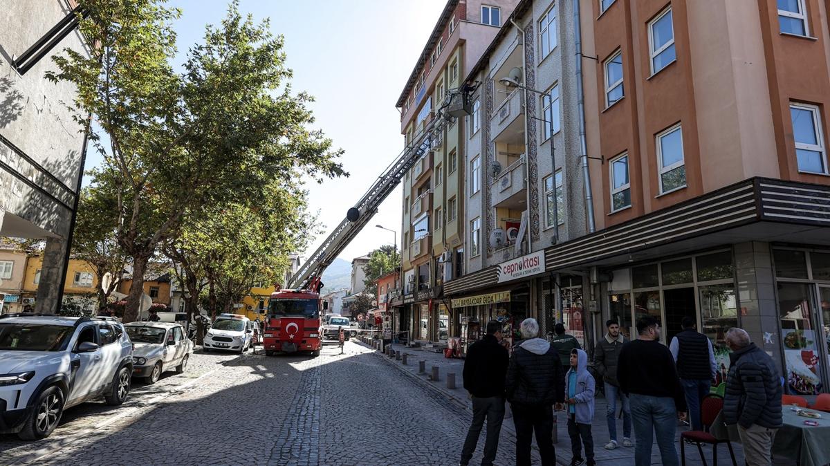 Sındırgı'da 6.1 büyüklüğünde deprem! 250 ekip hasar tespiti için çalışıyor