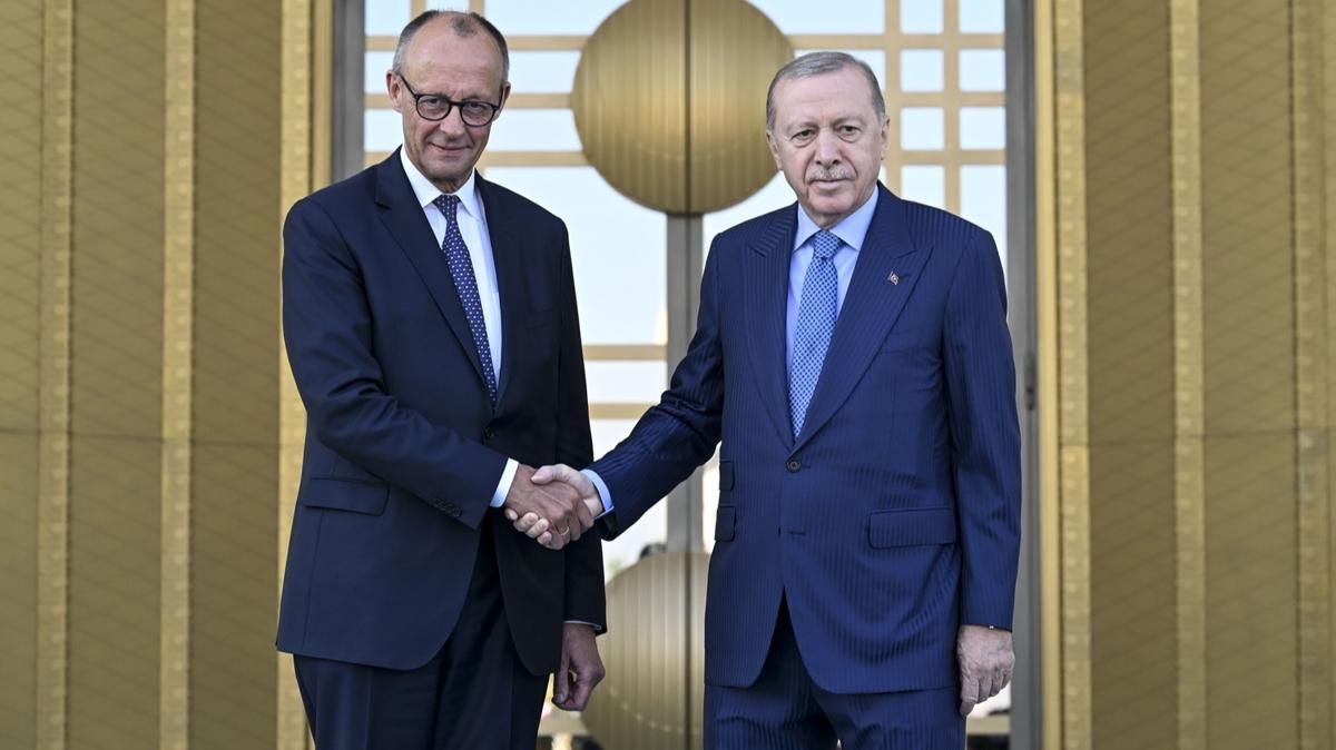 Almanya Başbakanı Merz Türkiye'de! Masada önemli konular var