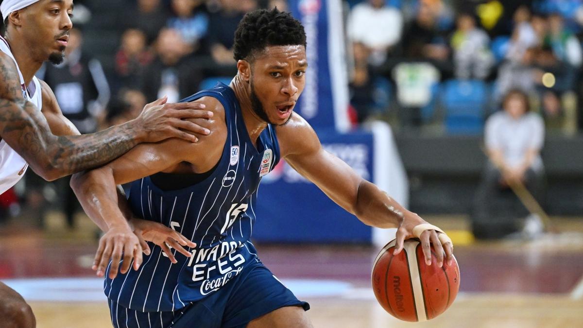 Anadolu Efes yarın İspanya deplasmanında