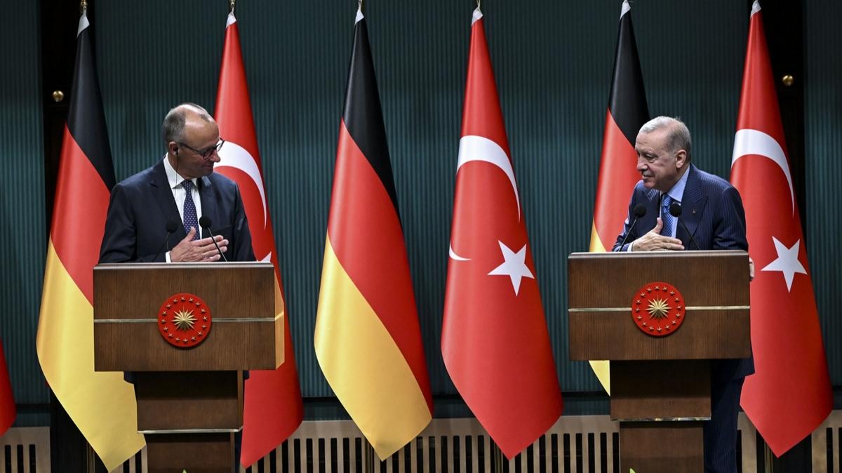  Cumhurbakan Erdoan, Almanya Babakan Merz onuruna yemek verdi