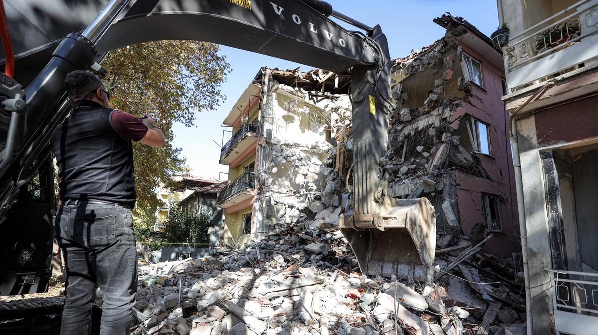 Sındırgı'da enkaz kaldırma işlemleri sona erdi