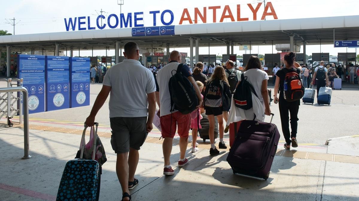 Turizm gelirinde hedef 64 milyar dolar