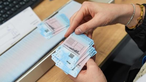 9 senelik srenin sonuna gelindi: Son gne brakanlar ehliyet yenileme kuyruunda