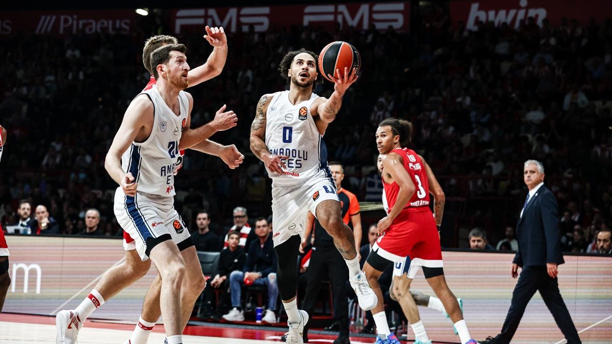 Anadolu Efes, Baskonia deplasmanında