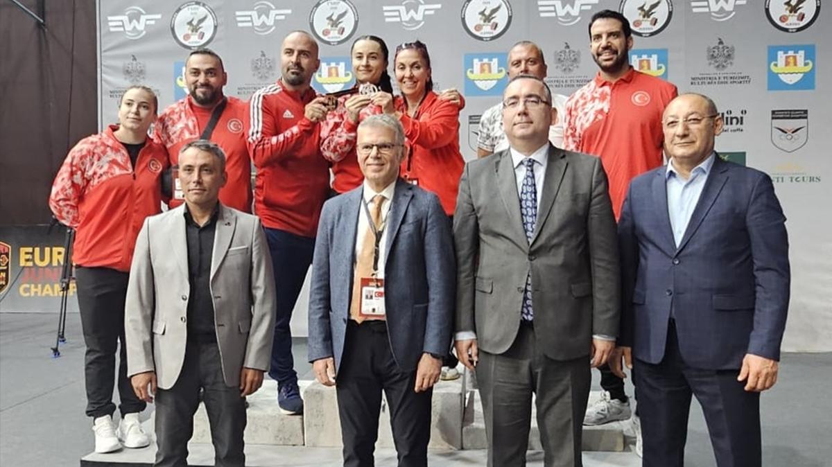 Aysel Özkan, kadınlar 63 kiloda Avrupa ikincisi