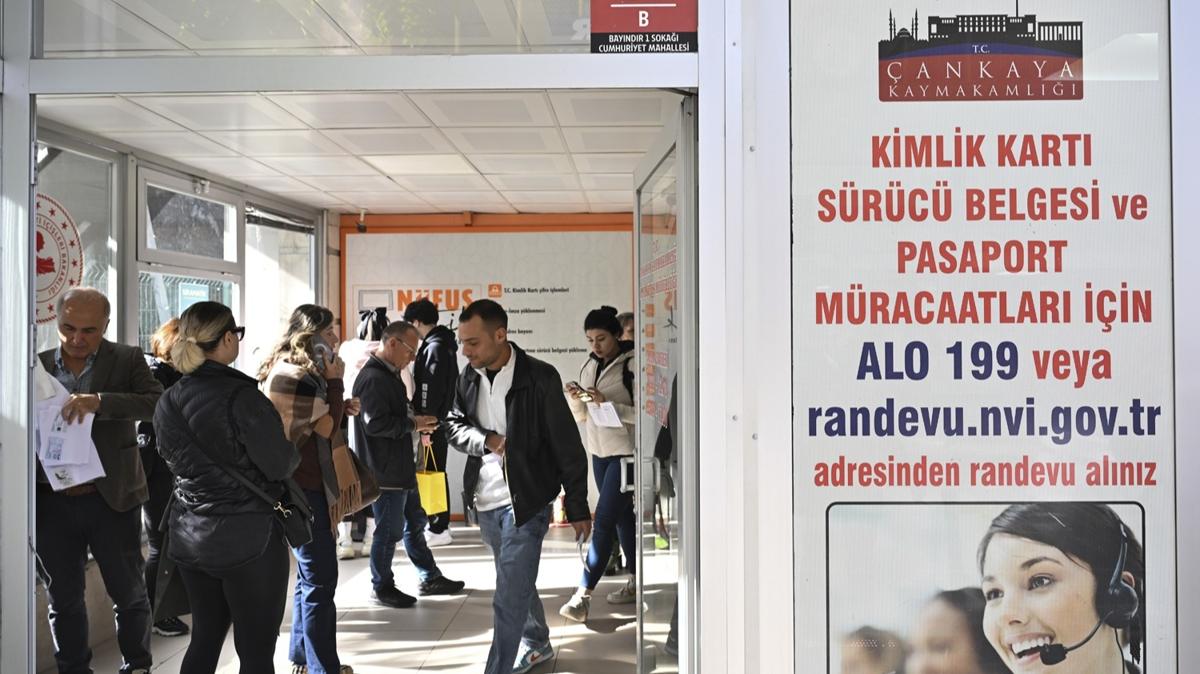 Nüfus müdürlüklerinde ehliyet yoğunluğu: Süre bugün sona eriyor