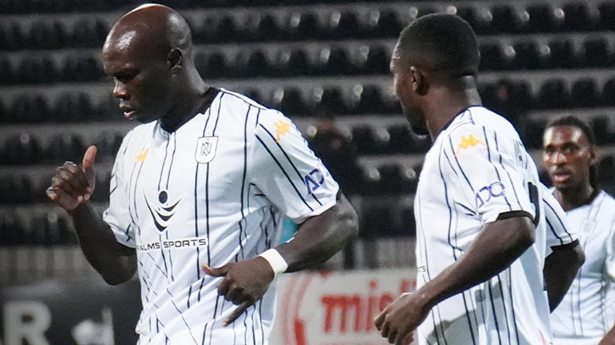 Aboubakar att, Nefti Bak rahat kazand