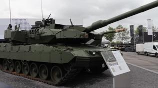 44 adet Leopard 2A8 tankı resmileşti