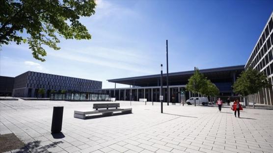 Almanya'da pheli drone panii! Uular askya alnd