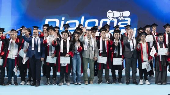 'Bu gzel lkenin geleceinde sizlerin imzas olacak'