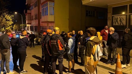 Kartal'da 'çatlak kolon' alarmı: 17 daireli bina boşaltıldı