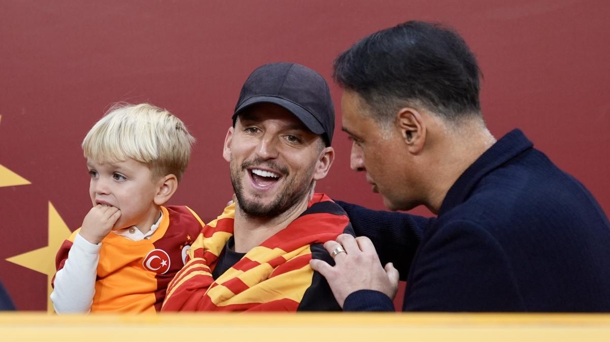 Plaket takdim edildi! Dries Mertens yeniden RAMS Park'ta