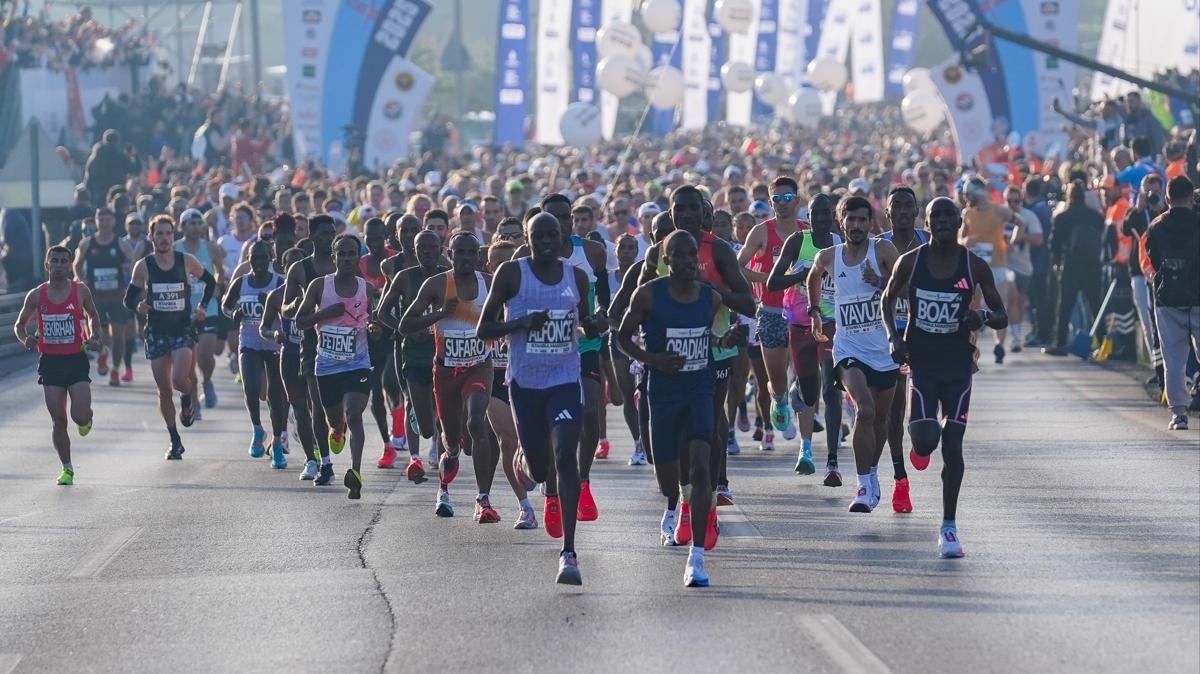 47. stanbul Maratonu'nu erkeklerde Rhonzas Lokitam Kilimo kazand