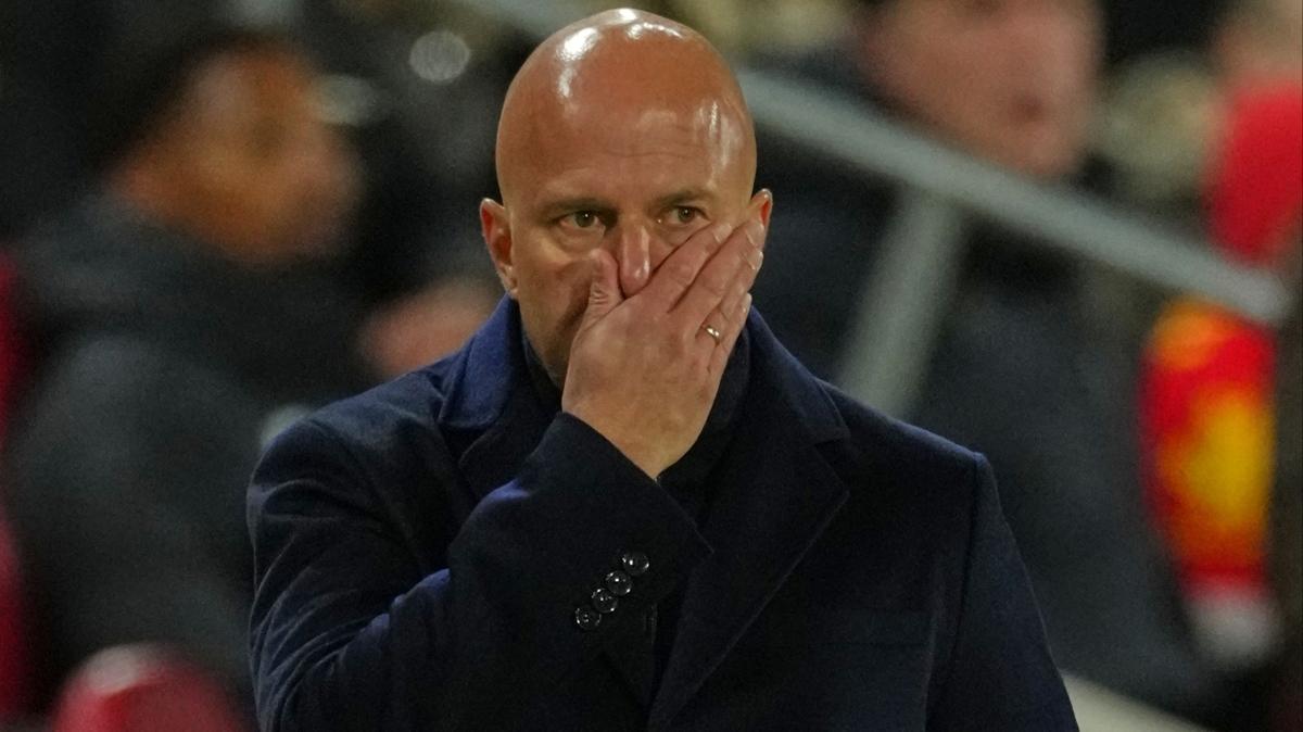 Arne Slot ayrlk iddialarna cevap verdi