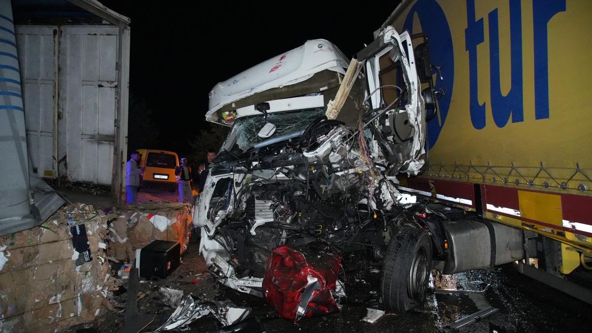 Edirne'de korkun kaza... 5 ara birbirine girdi