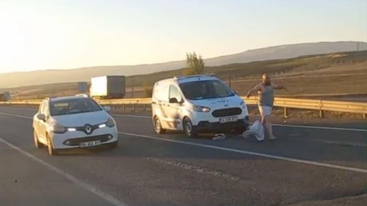 Erzurum'da aklalmaz olay! Aralarn zerine atlad, cam krd