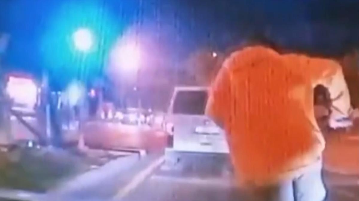 Mersin'de kaza ucuz atlatld: Aracn altnda kalmaktan saniyelerle kurtuldu 