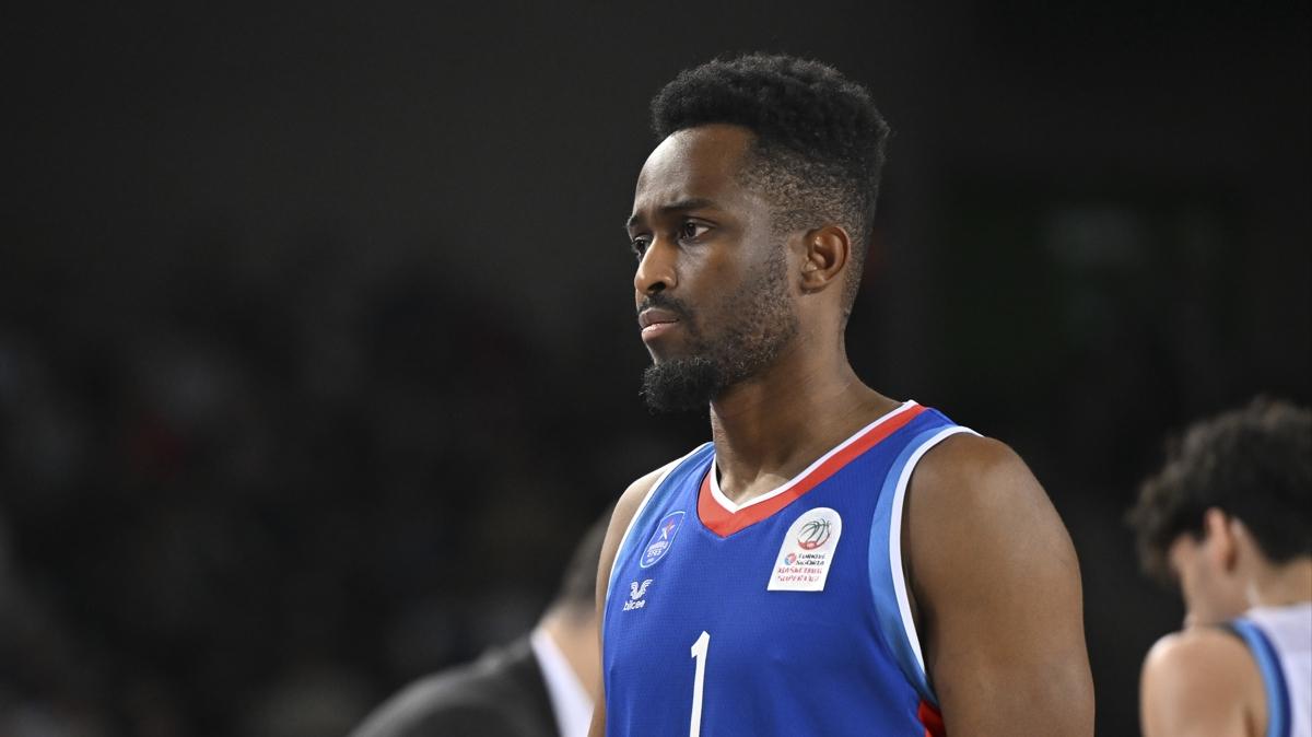 Anadolu Efes, Beaubois'in ameliyat edildiini aklad