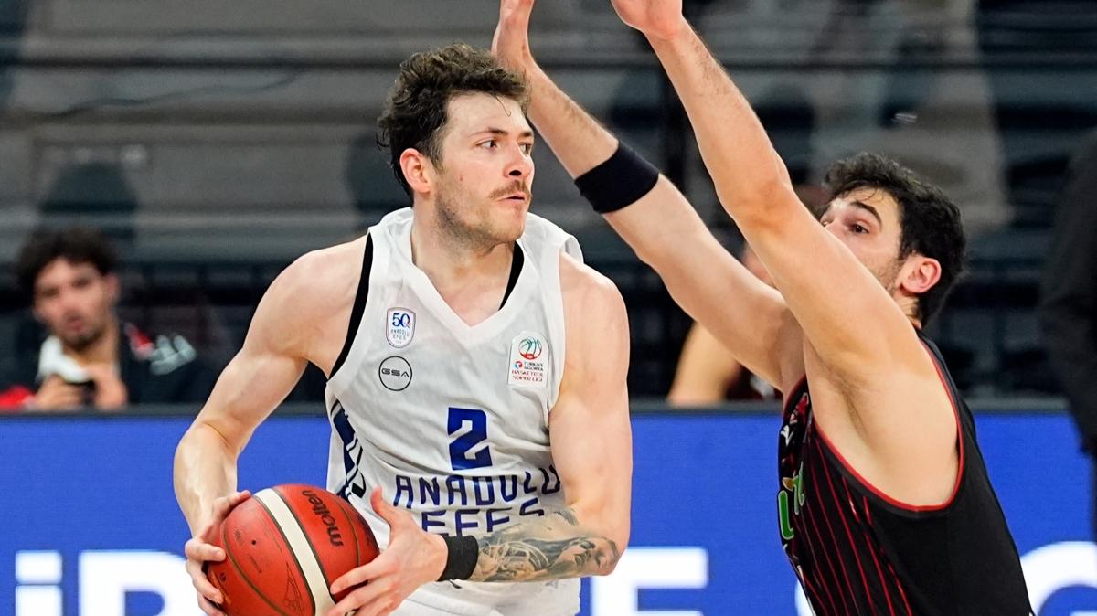 Anadolu Efes ligde 6'da 6 yapt