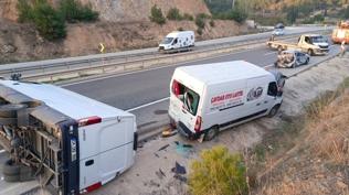 Bilecik'te 4 araç birbirine girdi: 4 yaralı