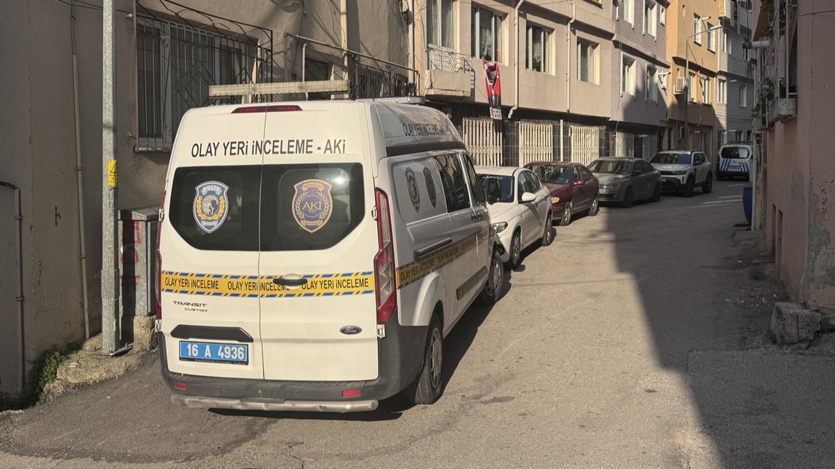 Bursa'da sevgili vaheti! 20 yandaki gen kz defalarca baklayarak ldrd