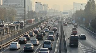 İstanbul'da pazartesi trafiği kilit: Yoğunluk yüzde 73'e çıktı