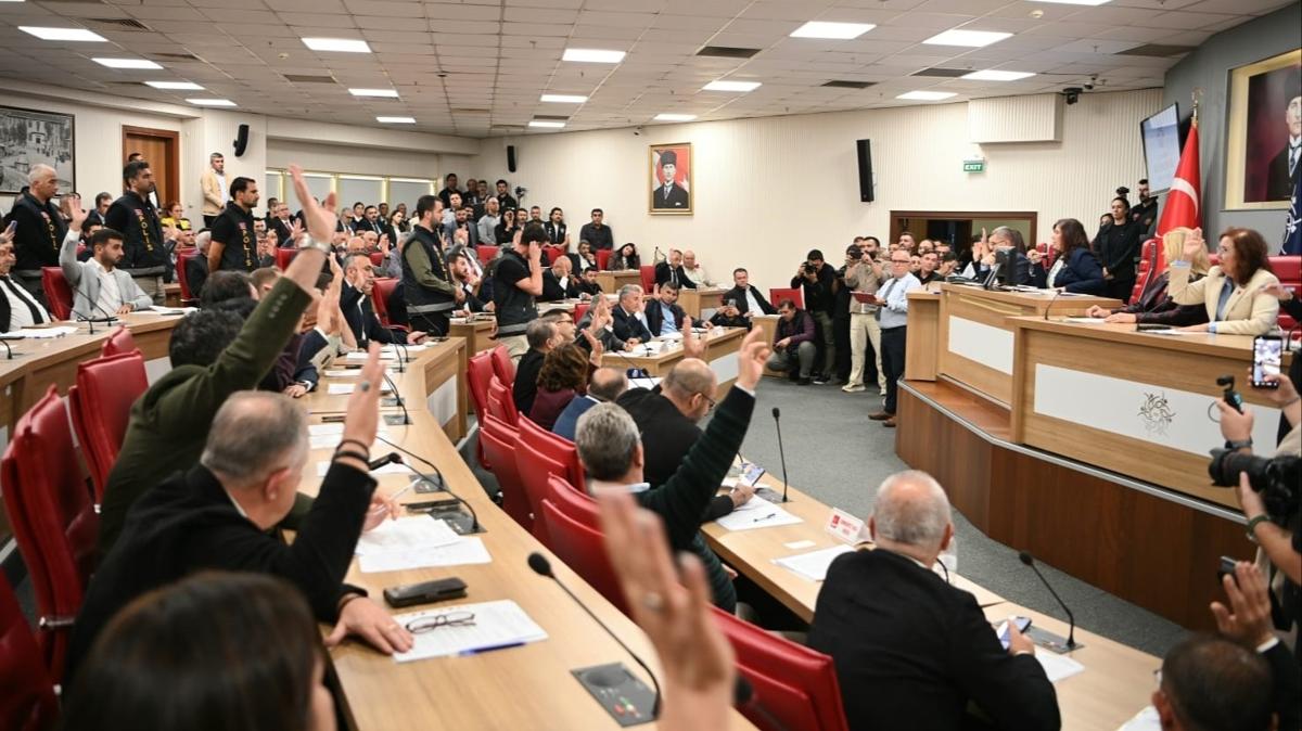 Kuadas meclisinde yumruklar konutu... CHP ve Y Partili yeler kavga etti