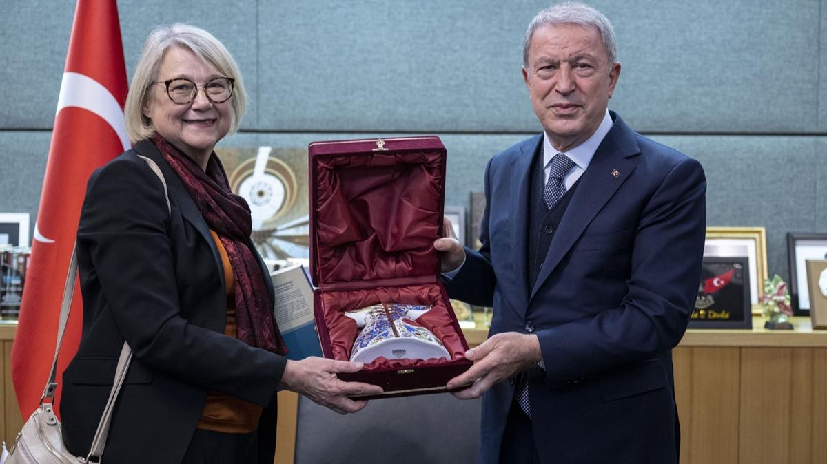 Milli Savunma Komisyonu Bakan Akar, Finlandiya'nn Ankara Bykelisi Hamalainen ile grt