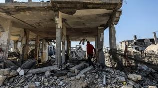 Siyonistlerden Filistin topraklarnda barbarlk: Aralarn atee verip, slogan attlar