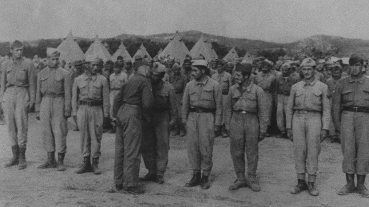 “Bizim askerlerimiz niçin Türk askerleri kadar dayanıklı değil?”  