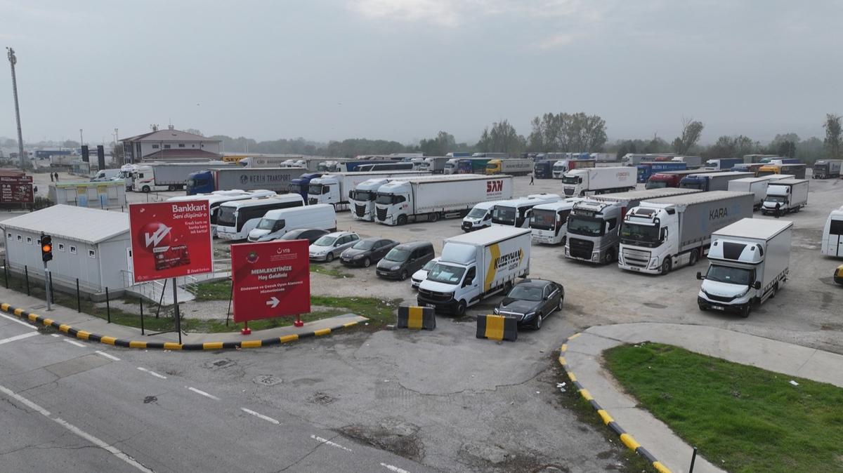Kapkule'de tr krizi bitti: Gurbeti otopark srclere ald