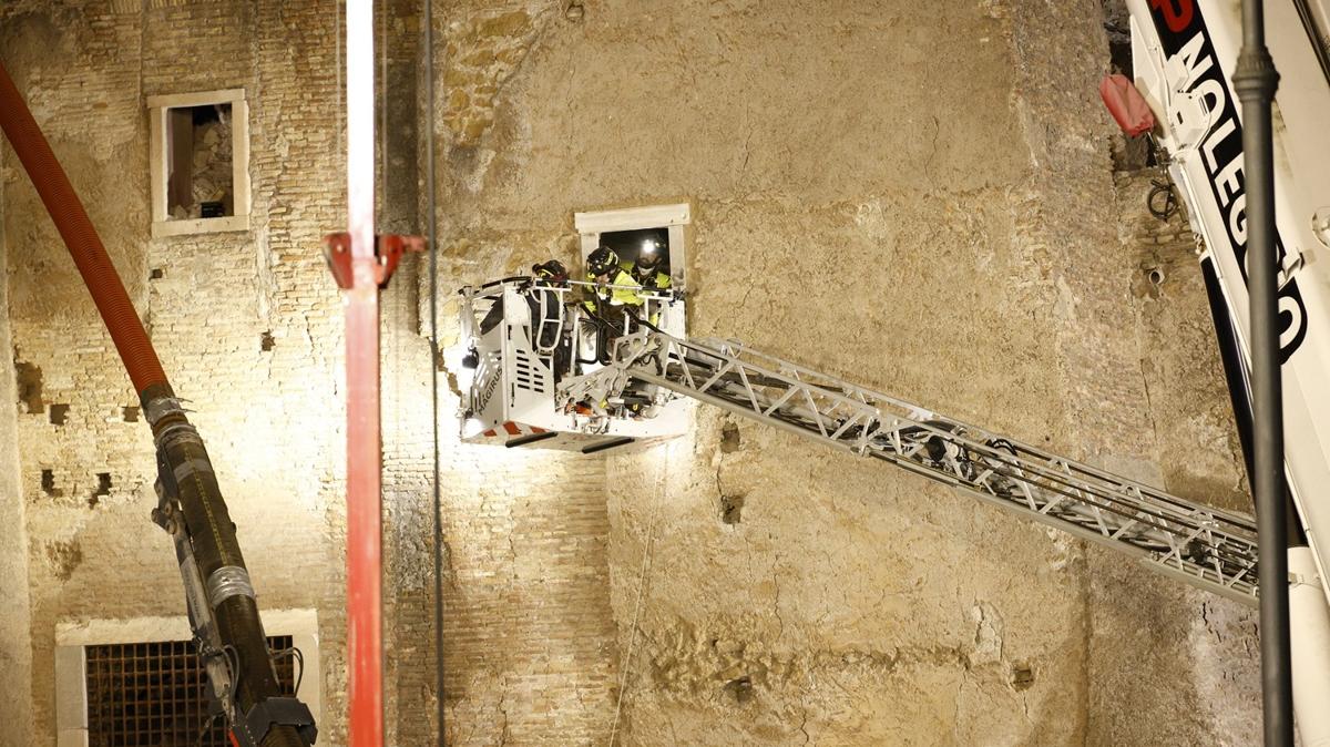 Roma'da tarihi kule çöktü: Kötü haber geldi