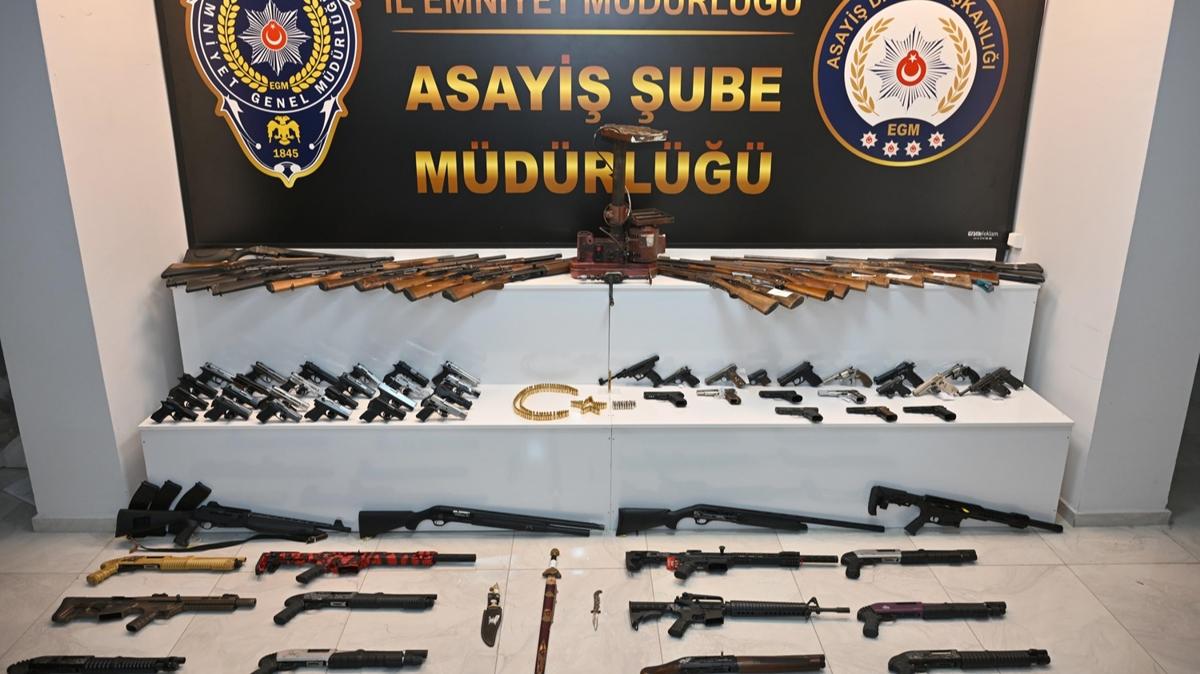 3 ilde silah kaaklarna darbe: Evlerden cephanelik kt 