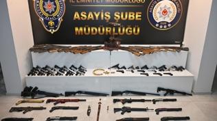 3 ilde silah kaçakçılarına darbe: Evlerden cephanelik çıktı