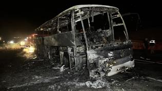 Karabük'te facianın eşiğinden dönüldü: Alev alan yolcu otobüsü kullanılamaz hale geldi