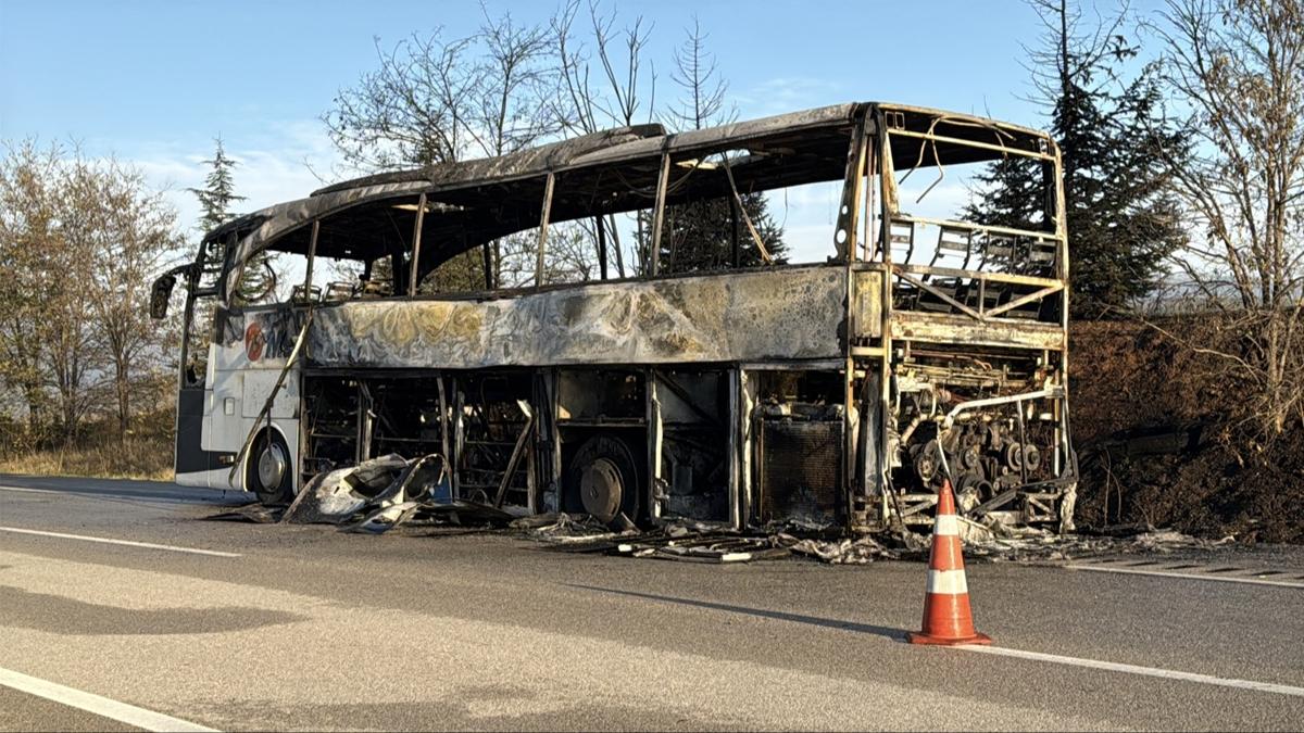 Karabk'te faciann eiinden dnld: Alev alan yolcu otobs kullanlamaz hale geldi