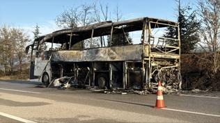 Karabük'te facianın eşiğinden dönüldü: Alev alan yolcu otobüsü kullanılamaz hale geldi