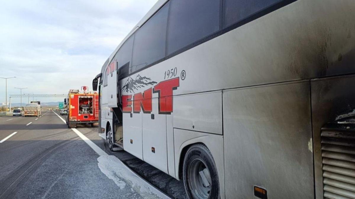 TEM'de faciaya ramak kala! Yolcu otobsnden alevler ykseldi