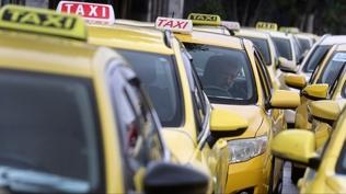 Vergi indirimleri ve dijital rakiplere tepki! Komşuda taksiciler 48 saatlik greve gitti