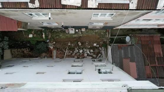 Arnavutky'de korku dolu anlar! stinat duvar kt, iki bina tahliye edildi