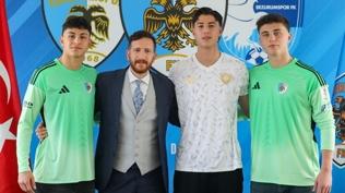 Erzurumspor'da gençlere imza attırıldı