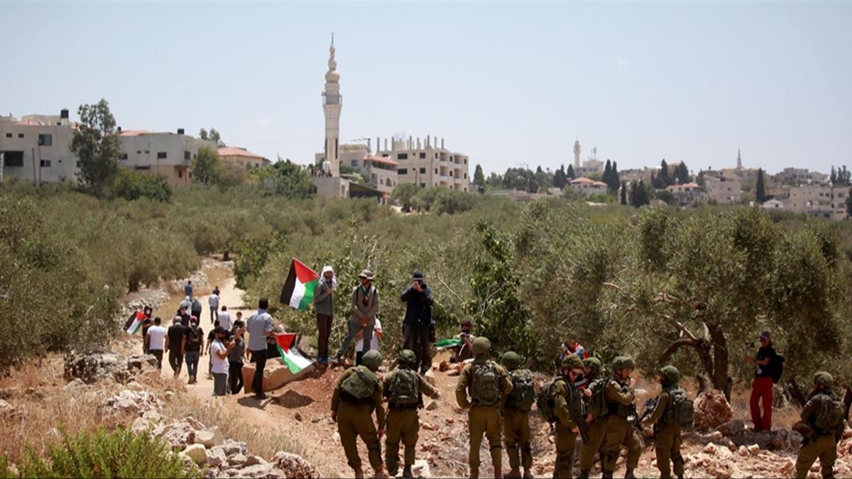 Filistinli 6 aile Batı Şeria'yı terk etmek zorunda kaldı