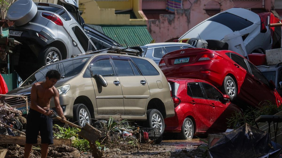 Kalmaegi Tayfunu 114 can ald