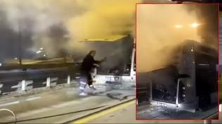 Metrobüste facianın eşiğinden dönüldü: Yolcular canlarını son anda kurtardı