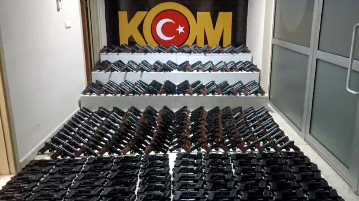 Silah kaaklar emniyetten kaamad: 11 aylk takiple kertildiler