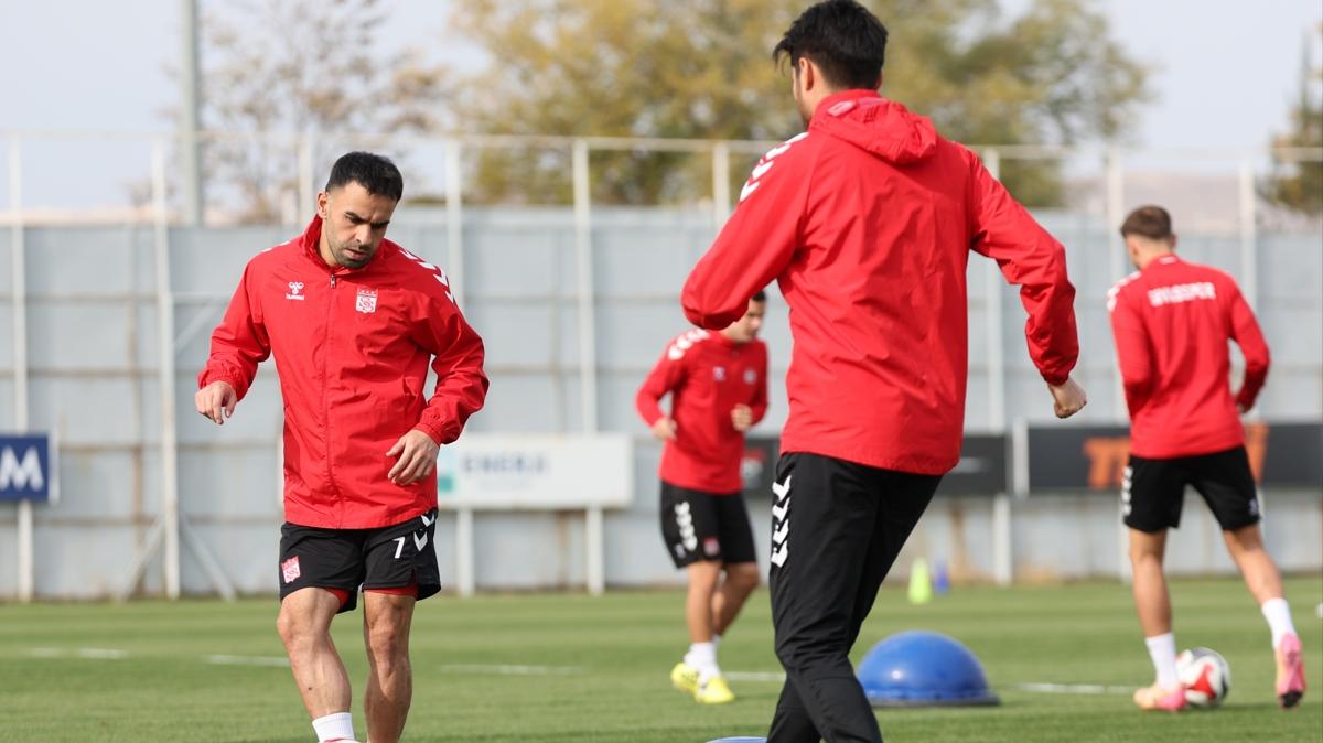 Sivasspor, Manisa FK mesaisinde