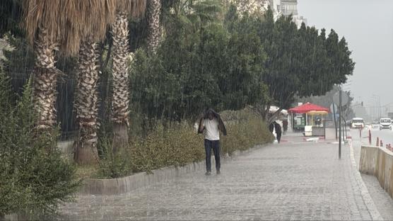Antalya sele teslim: Cadde ve sokaklar göle döndü